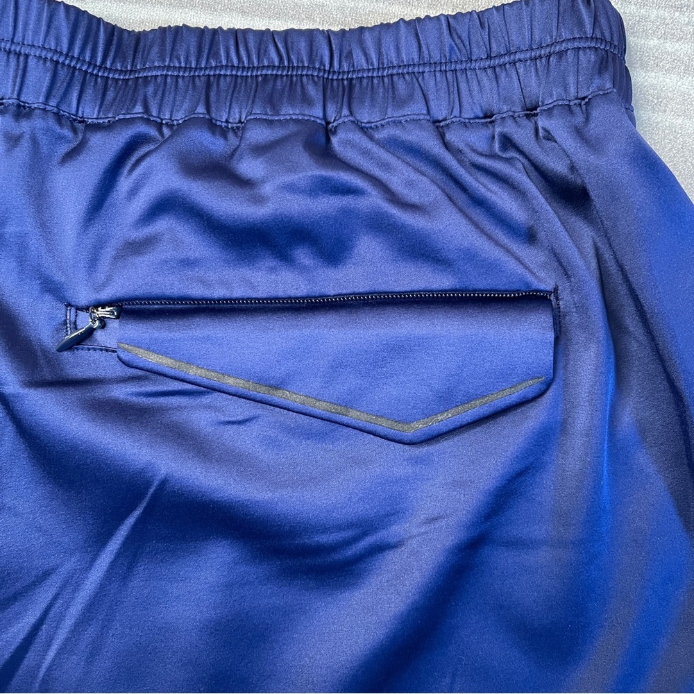 Lululemon Getaway Short - Picture 4 of 10